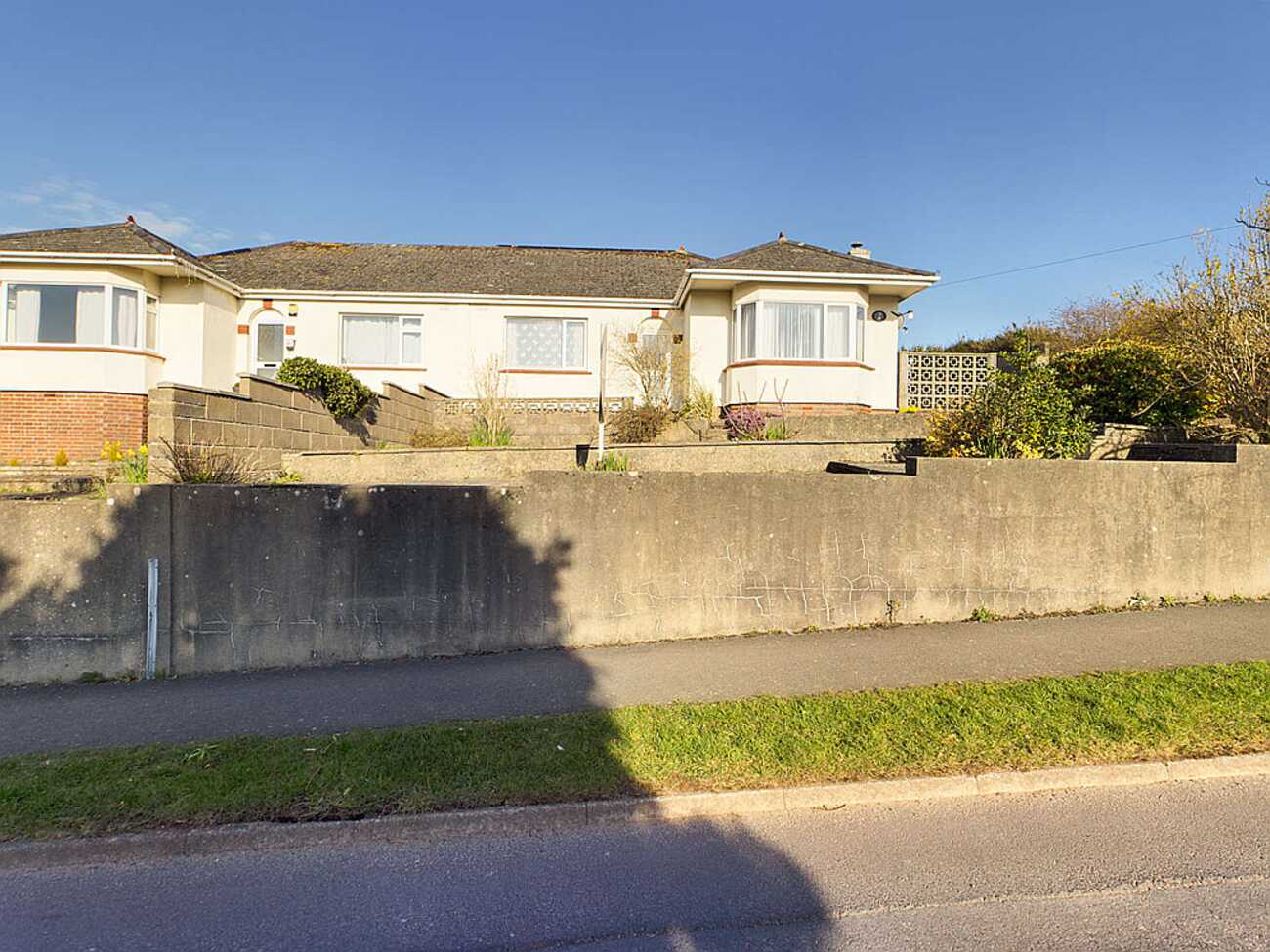 2 Bedroom SemiDetached Bungalow for Sale in Quinta Road,
